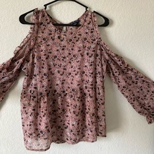 Off shoulder long sleeve with undershirt